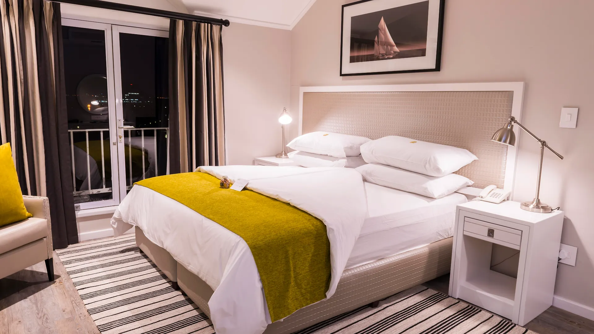 Simon'S Town Quayside Hotel